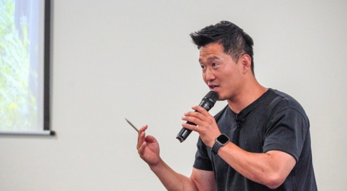 반려견 훈련사 강형욱이 운영하던 훈련장 부지와 건물을 부동산에 내놓은 것으로 확인됐다./사진=강형욱 인스타그램 캡처