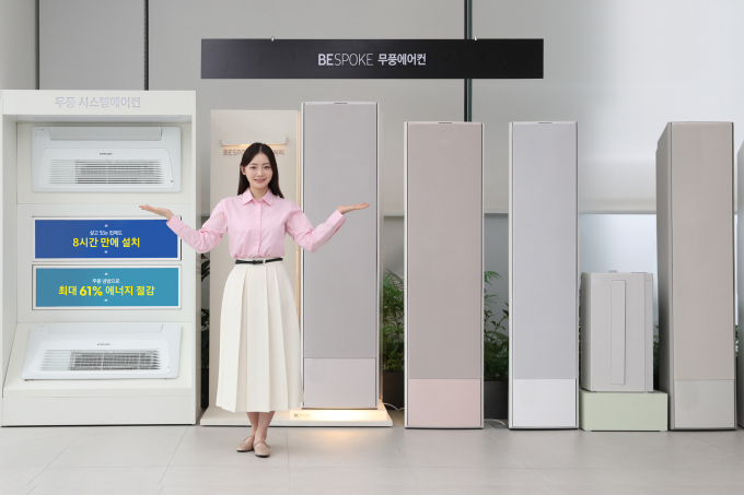 삼성전자 모델이 삼성스토어 매장에서 무풍에어컨을 소개하고 있다. / 사진=삼성전자