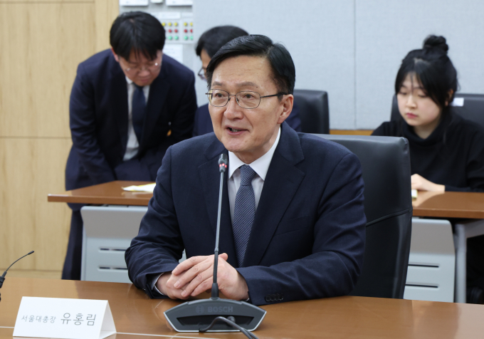 유홍림 서울대 총장이 학내에서 발생한 일명 '서울대판 N번방' 사건에 대해 사과했다. 사진은 지난 3월 서울 종로구 서울대학교 연건캠교퍼스 의과대학에서 열린 의료 개혁 관련 현안 논의에서 인사말을 하는 유 총장. /사진=뉴스1