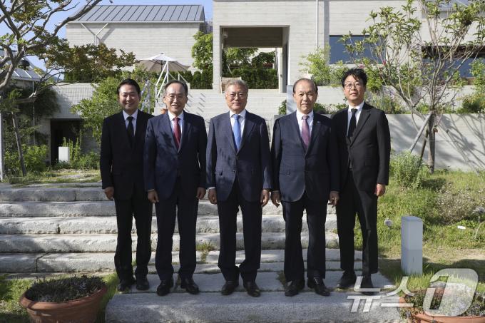[사진] 문재인 전 대통령 예방한 황우여 비대위원장과 추경호 원내대표