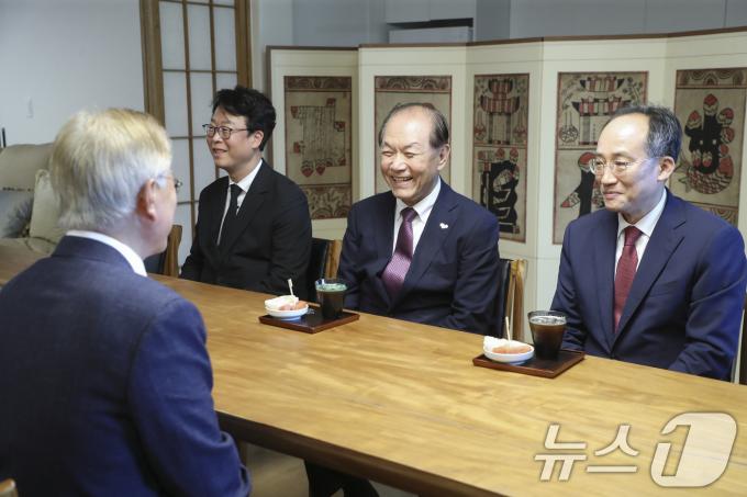 [사진] 국민의힘 지도부, 문재인 전 대통령 예방