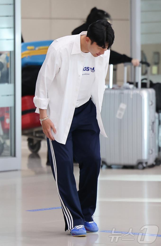 [사진] '캡틴' 손흥민, 팬들 향한 인사