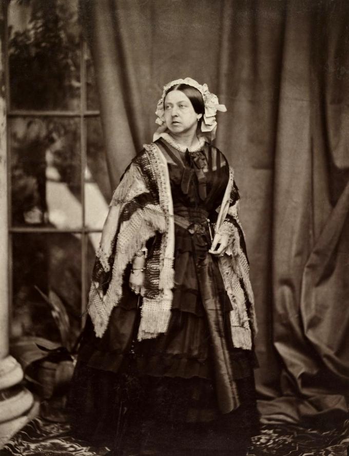 대영제국 빅토리아 여왕. (출처: BJohn Jabez Edwin Mayal, 흑백사진(1860), Wikimedia Commons, Public Domain)