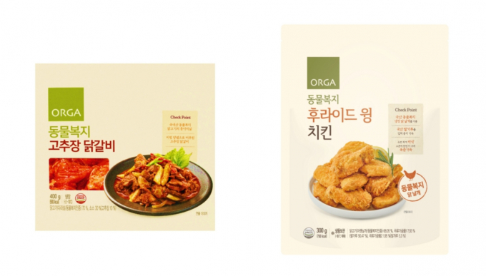 풀무원 올가홀푸드가 동물복지 인증 농장에서 키운 국내산 닭을 원료로 한 간편식 2종을 출시했다. /사진=풀무원
