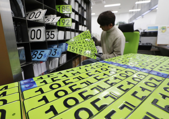 8000만원 고가 법인차에는 전용 번호판이 적용된다.  /사진=뉴스1