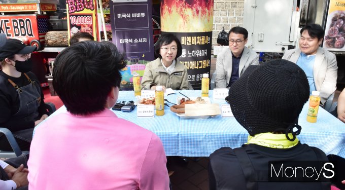 ▲ 오유경 식약처장, 한국 푸드트럭협회 관계자 및 운영자 만나 의견·애로사항 청취
