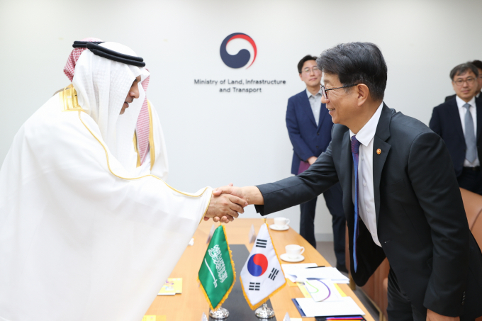 박상우 국토부 장관이 압둘라 빈 샤라프 알 가므디 사우디 데이터인공지능청 장관과 만나 협력을 논의했다. /사진=국토부