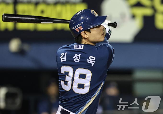 [사진] NC 김성욱, 만회하는 적시타