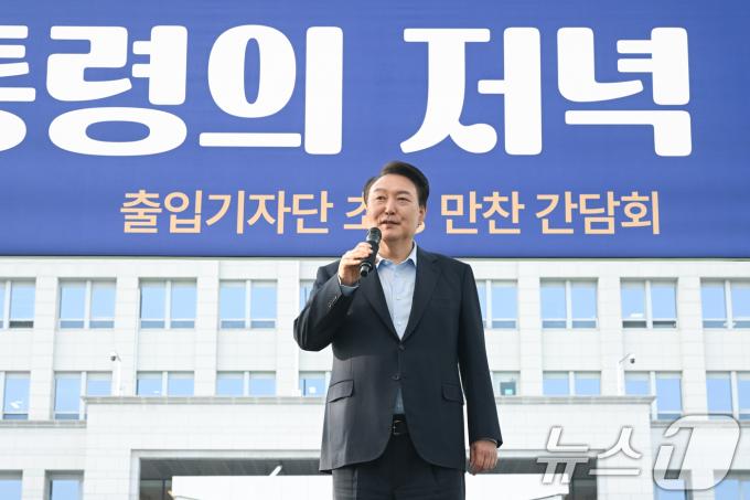[사진] 출입기자단 만찬, 인사말하는 윤석열 대통령
