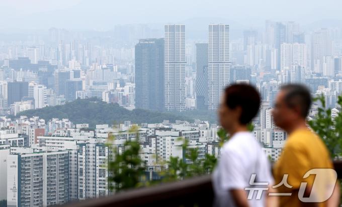 20일 오후 서울 남산에서 바라본 도심에 아파트 단지가 보이고 있다. 2024.5.20/뉴스1 ⓒ News1 장수영 기자