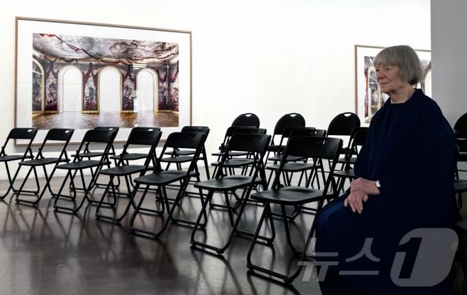 세계적인 사진가 칸디다 회퍼가 23일 서울 종로구 국제갤러리에서 열린 개인전 기자간담회에 참석하고 있다. 2024.5.23/뉴스1 ⓒ News1 김일창 기자