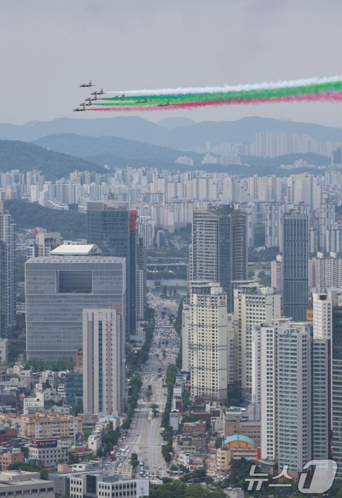 [사진] UAE 대통령 환영식 연습 비행하는 블랙이글스