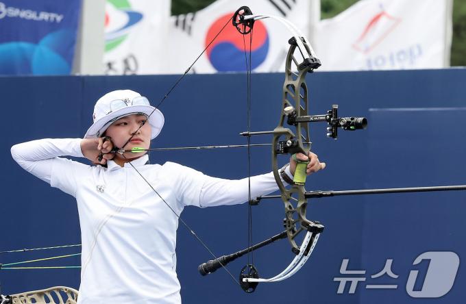 [사진] '컴파운드 혼성 단체 동메달 결정전' 집중하는 한승연
