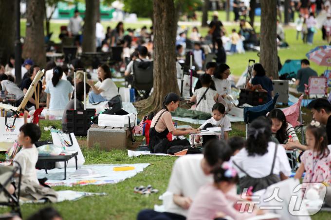 [사진] 제42회 롯데 어린이 환경 미술대회 '가족과 함께'
