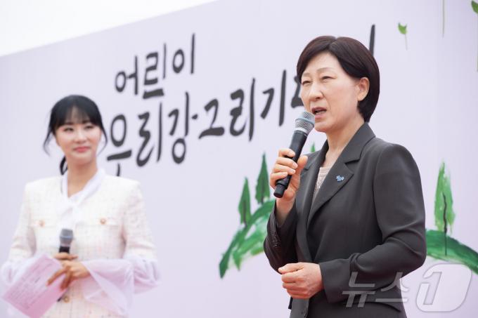 [사진] 인사말하는 한화진 환경부 장관