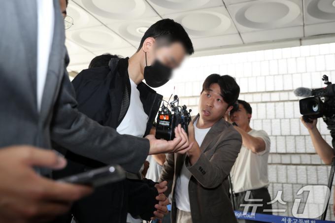 [사진] 경복궁 '낙서 지시' 이 팀장 영장심사 출석