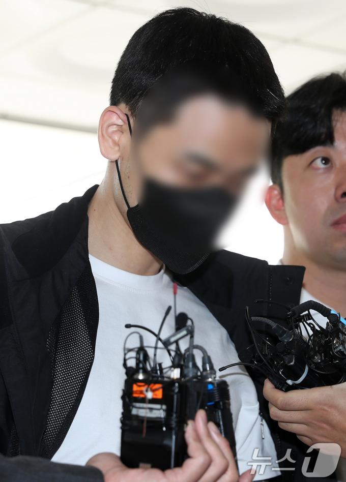 [사진] 영장심사 출석하는 경복궁 낙서 지시 배후 '이 팀장'