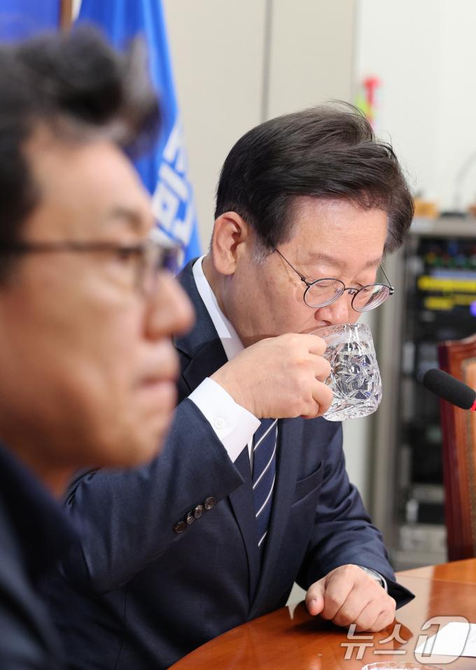 [사진] 이재명 대표 '연금개혁 갈증'