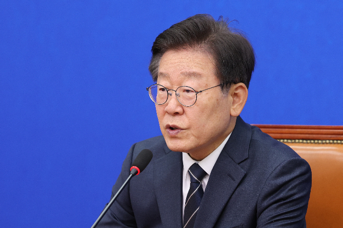 이재명 더불어민주당 대표가 25일 오후 서울 여의도 국회에서 연금개혁 관련 기자회견을 하고 있다./사진=뉴스1