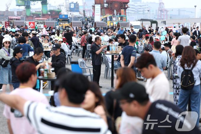 [사진] 외국인 관광객 몰린 인천맥강파티
