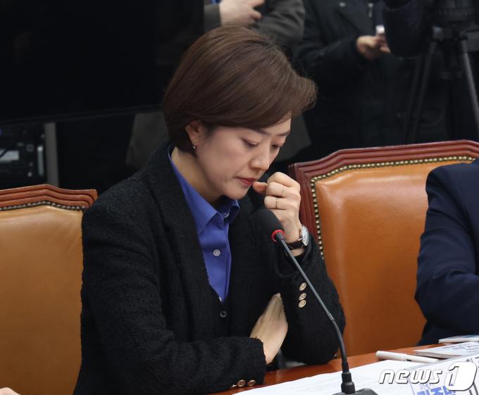 고민정 더불어민주당 최고위원이 11일 서울 여의도 국회에서 열린 최고위원회의에 참석하고 있다. 2024.3.11/뉴스1 ⓒ News1 송원영 기자