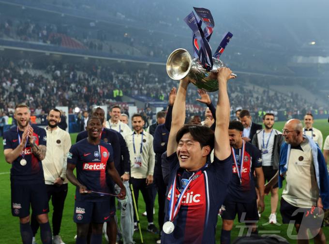 [사진] 이강인, PSG 데뷔 시즌에 3관왕···PSG, 리그+FA컵에 이어 프랑스컵도 제패