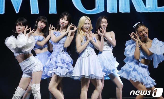 그룹 오마이걸(OH MY GIRL)의 승희(왼쪽부터)와 유빈, 아린, 효정, 유아, 미미 ⓒ News1 권현진 기자