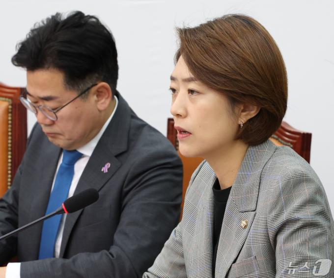 고민정 더불어민주당 최고위원이 10일 서울 여의도 국회에서 열린 최고위원회의에서 발언을 하고 있다. 2024.5.10/뉴스1 ⓒ News1 송원영 기자