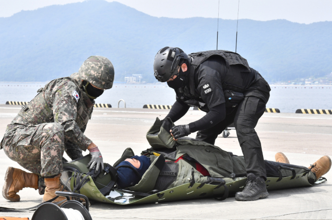 북한이 한미 공군의 공중 정찰과 한국 해군·해양경찰의 기동 순찰로 자위권을 침해 당하고 있다고 주장했다. 북한이 군사 대응에 나서겠다고 밝히자 군사정찰위성 도발이 임박한 것 아니냐는 관측이 나온다. 합동참모본부가 ’2024년 합동 폭발물처리 세미나 및 훈련을 실시하는 모습으로 기사와 무관. /사진=뉴스1