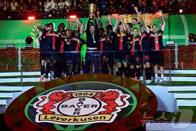 DFB 포칼 우승으로 2관왕을 달성한 레버쿠젠. ⓒ AFP=뉴스1