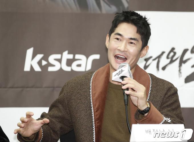 배우 배정남이 3일 오전 서울 마포구 상암동 스탠포드호텔에서 열린 MBN 새 예능 프로그램 '더 와일드' 제작발표회에서 인사말을 하고 있다. 2024.1.3/뉴스1 ⓒ News1 권현진 기자