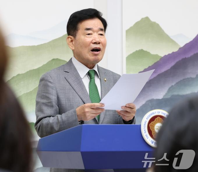 [사진] '국민연금 개혁' 관련 기자간담회 하는 김진표 국회의장