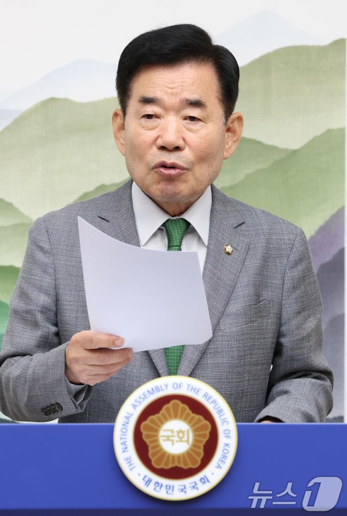 [사진] 국민연금 개혁 필요성 설명하는 김진표 국회의장
