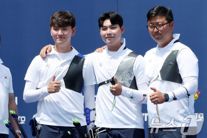 [사진] 분위기 좋은 남자 양궁 단체, 파리 올림픽 금메달 청신호