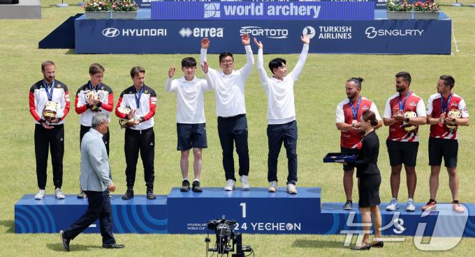 [사진] 남자 양궁 단체, 파리 올림픽 금메달 '청신호'