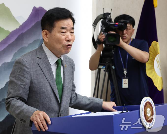 [사진] 국민연금 개혁 필요성 설명하는 김진표 국회의장