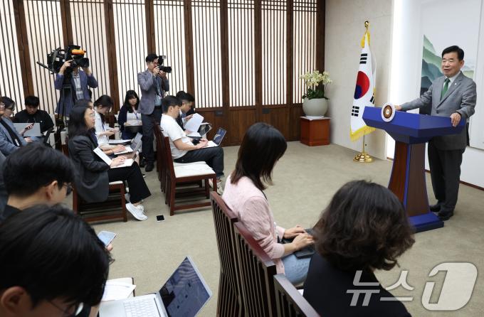[사진] 김진표 국회의장, 연금개혁 관련 기자간담회