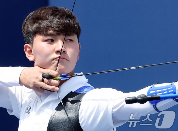 [사진] 활시위 당기는 김제덕