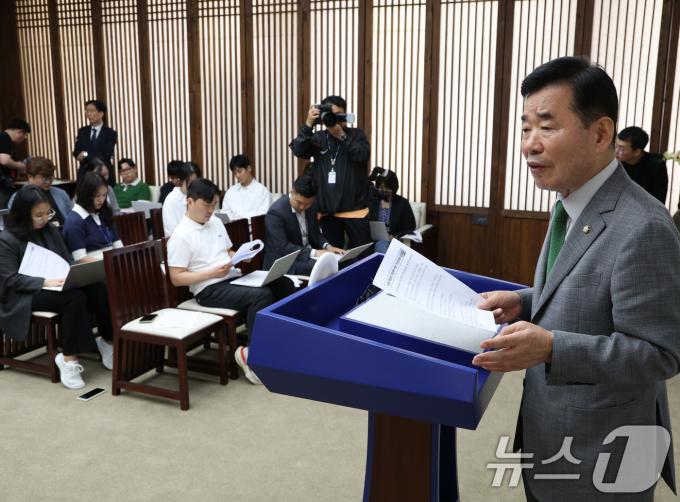 [사진] 김진표 의장 