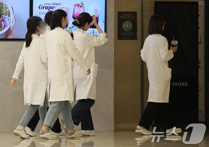[사진] 의사들, '일주일 휴진해도 정부 꿈쩍 안할것… 휴진 철회'