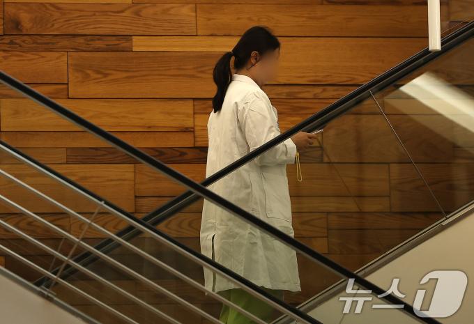 [사진] 의사들, “정부 꿈쩍 안할것…휴진 철회