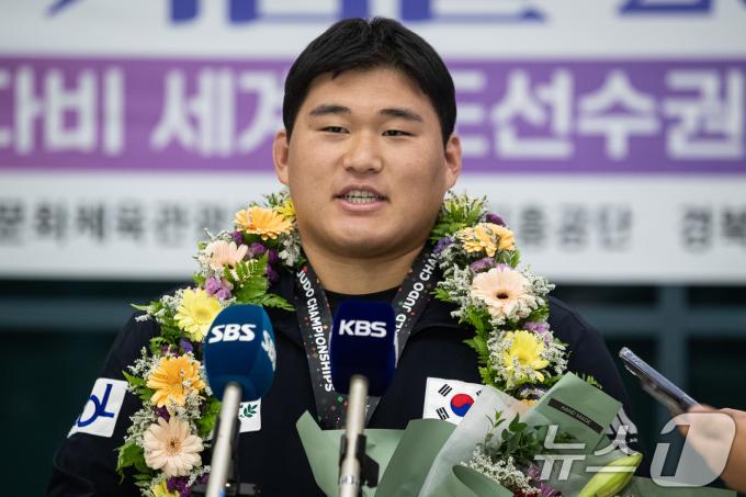 [사진] 유도 최중량급 39년 만에 금메달 따낸 김민종