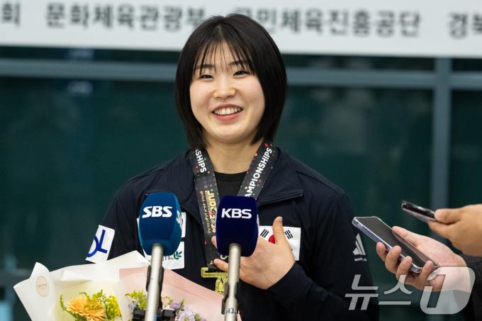 [사진] 독립운동가의 후손, 허미미 '29년 만의 한국 여자유도 세계선수권 금메달'