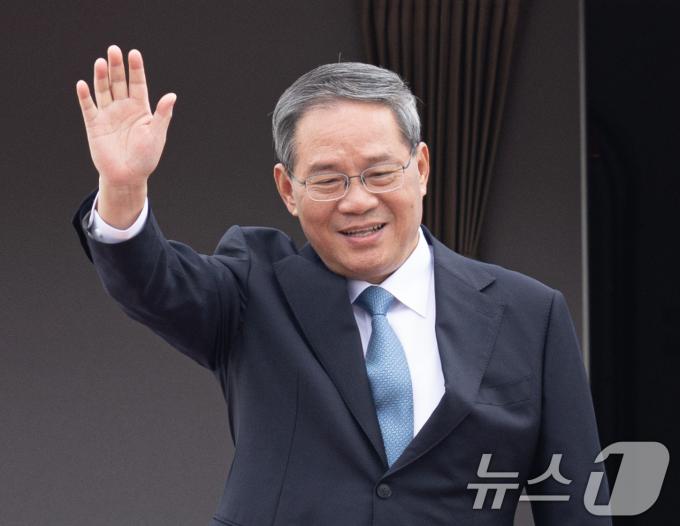 [사진] 손 흔드는 리창 中 총리