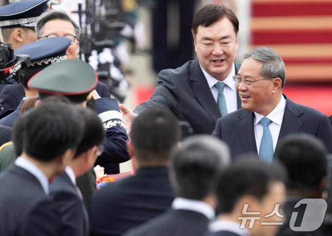 [사진] 한국 도착한 리창 中 총리
