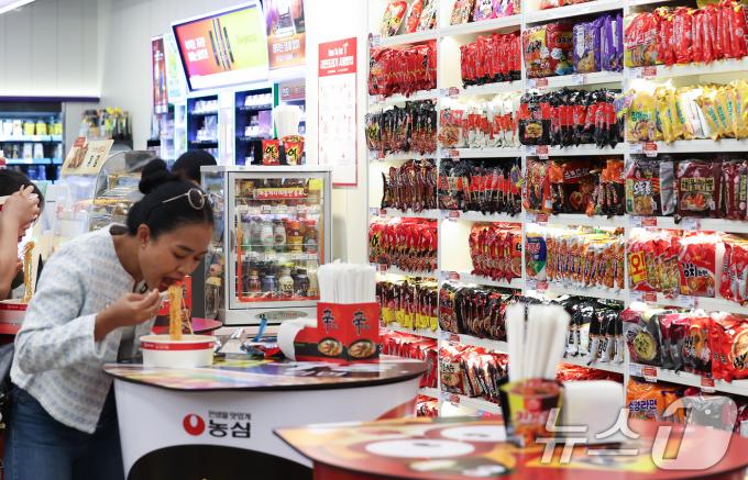 [사진] 라면 인기 어디까지? 수출액 사상 최대