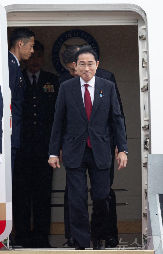 [사진] 한국 도착한 기시다 일본 총리