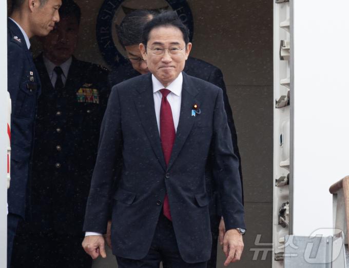 기시다 후미오(岸田文雄) 일본 총리가 26일 경기도 성남시 서울공항에 도착하고 있다. 2024.5.26/뉴스1 ⓒ News1 이재명 기자