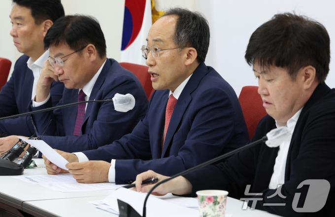 [사진] 추경호 원내대표, 연금개혁안 관련 기자간담회