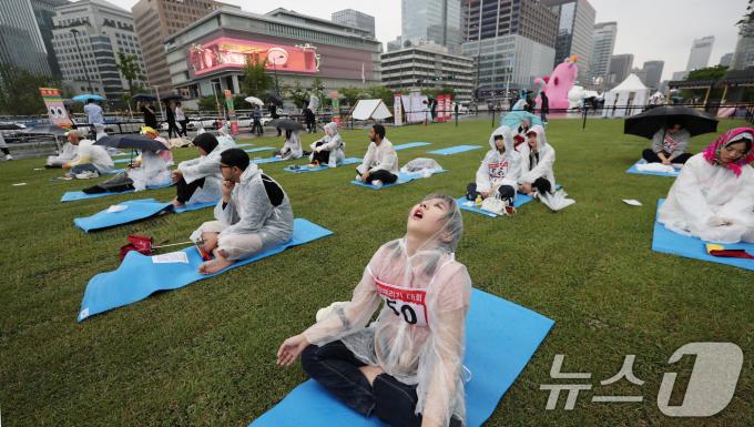 [사진] '그저 멍하니'